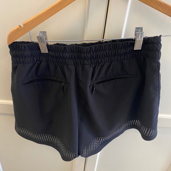 Athleta Shorts Size 4 Black - Picture 2 of 3